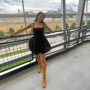 Meet your Posher, Holly